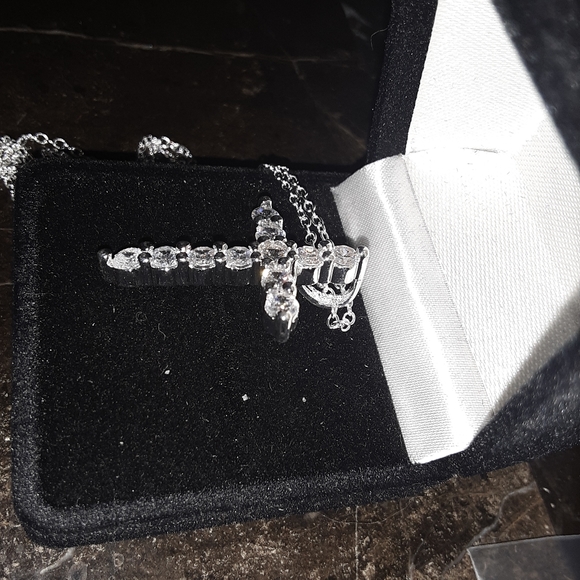 Cross pendant necklace silver cz - Picture 4 of 13